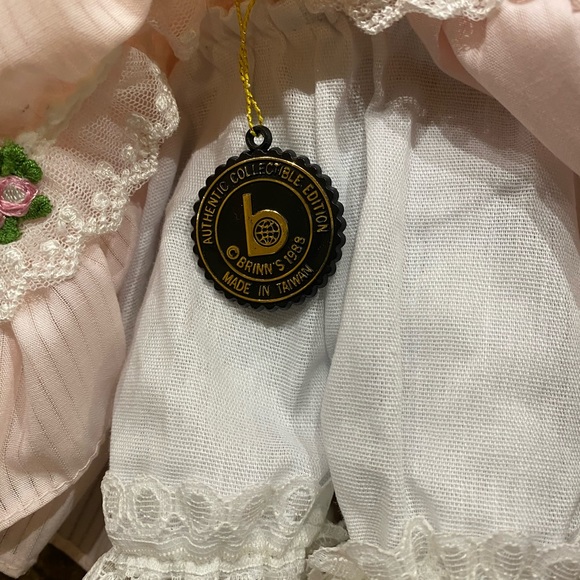 Bundle of 2 Vintage Brinn’s Porcelain Dolls - Picture 4 of 16